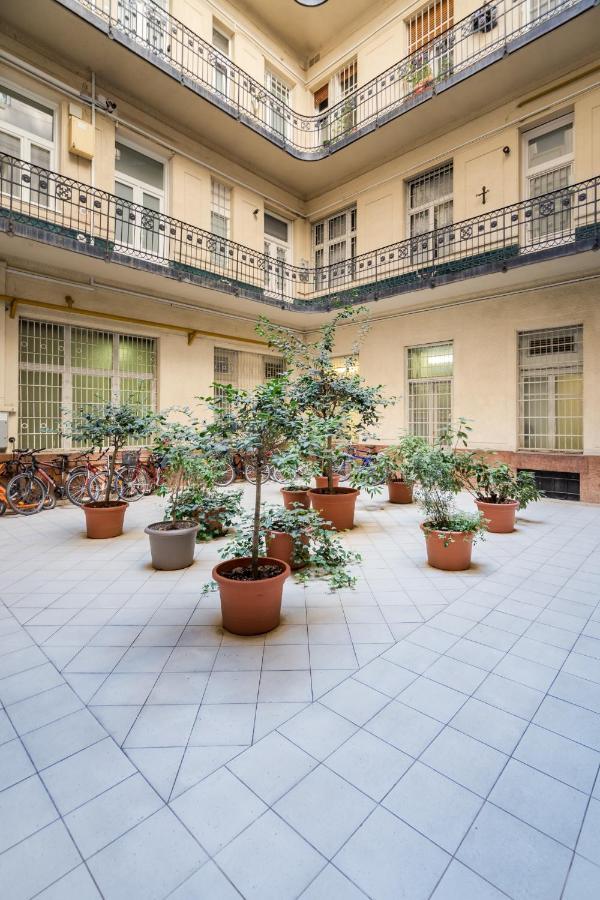 Imperial Suite With Basilika And Castle View Need Reservation For Free Parking Budapest Exterior photo